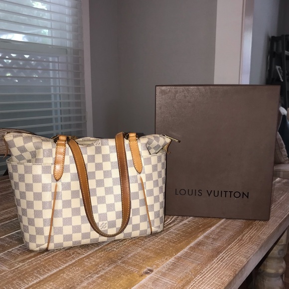 Louis Vuitton Handbags - Louis Vuitton Totally MM shoulder bag